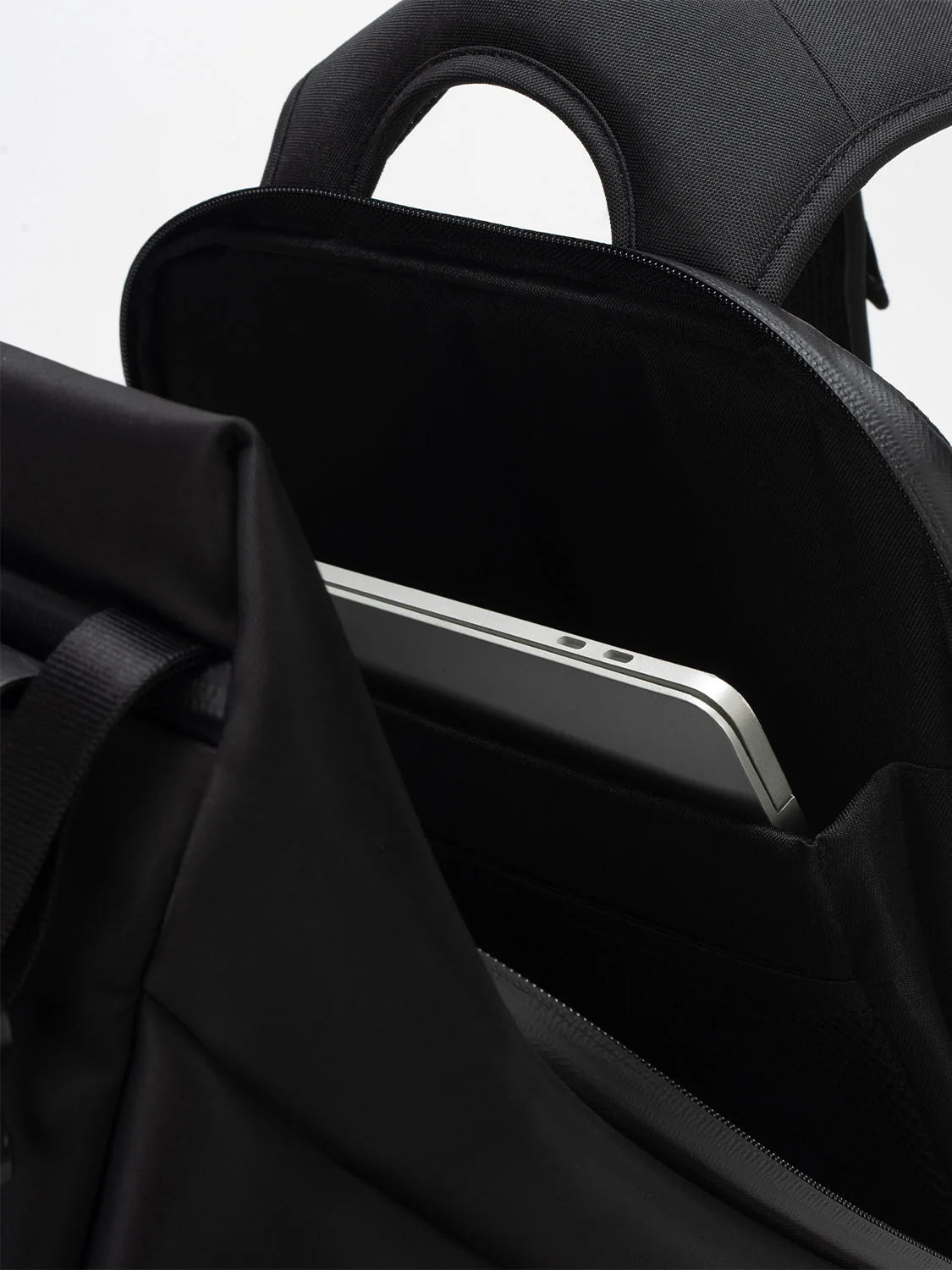 Saru Sleek Black