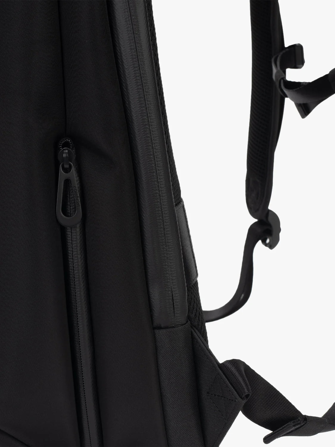 Saru Sleek Black