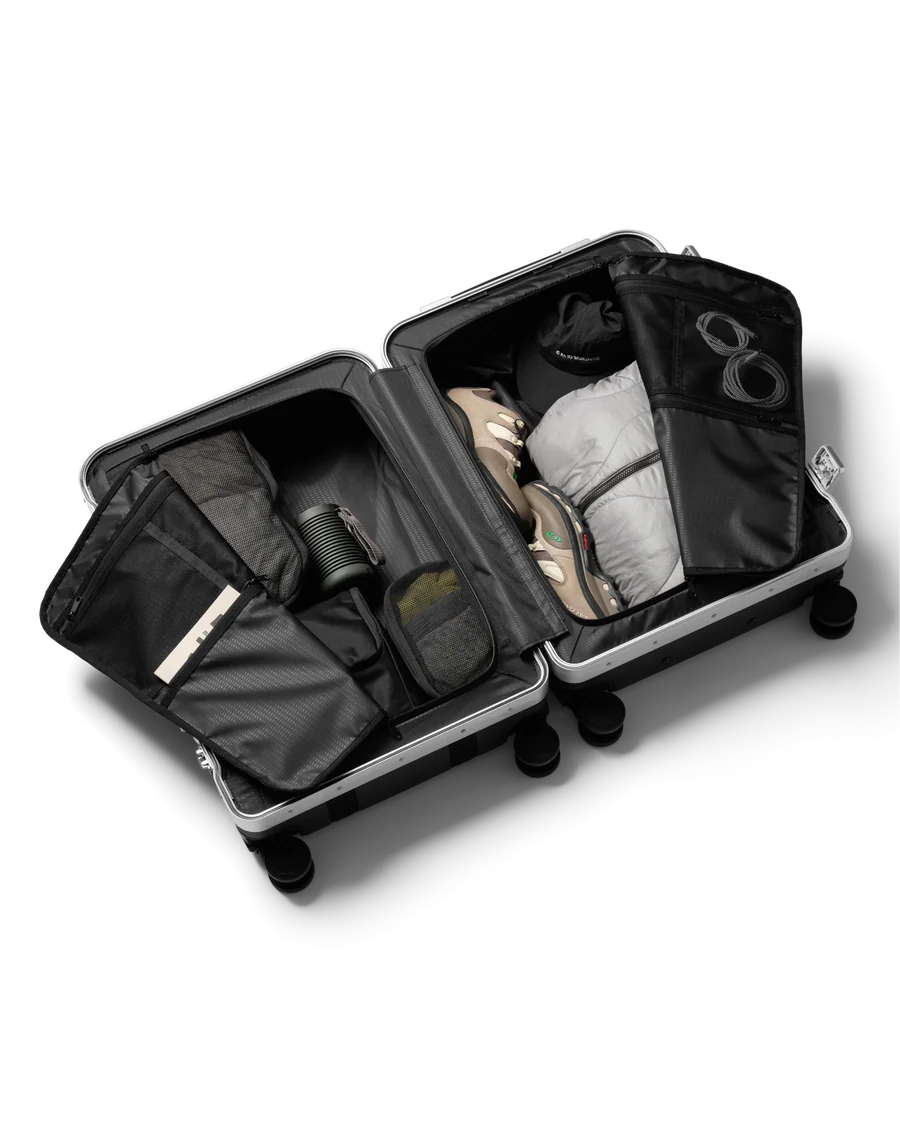 Ramverk Pro Check-in Luggage Medium - 67L