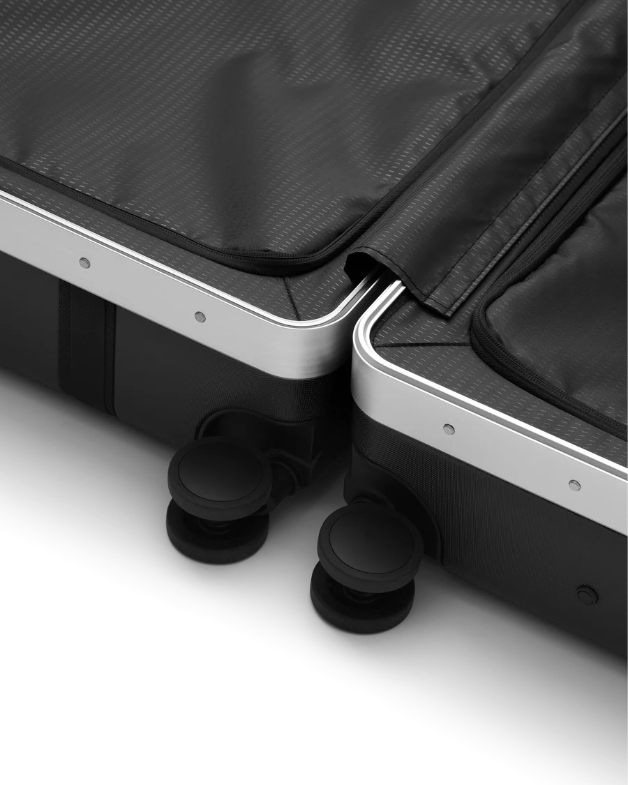 Ramverk Pro Check-in Luggage Medium - 67L