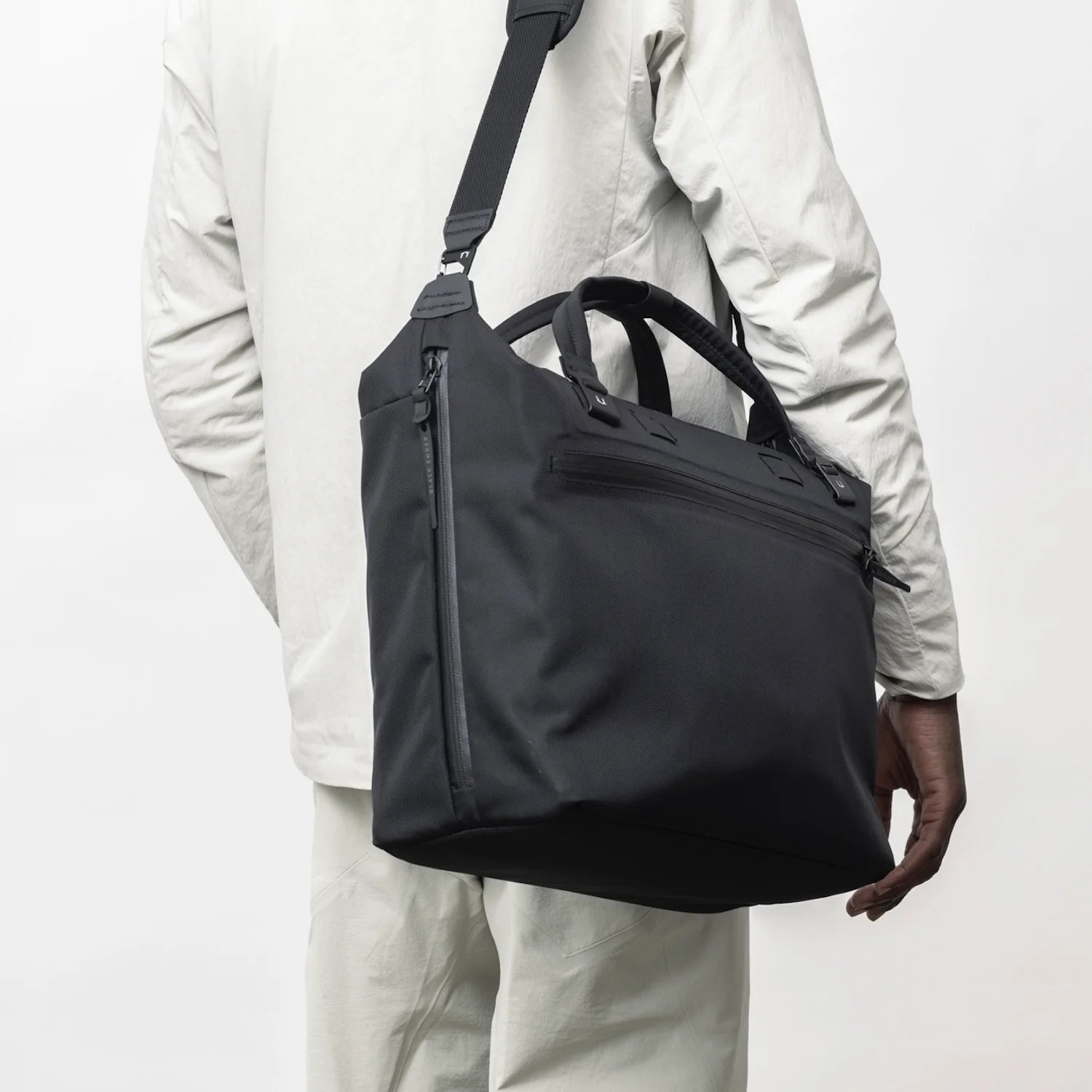 WPT SHLDR Tote Jet Black - 20L