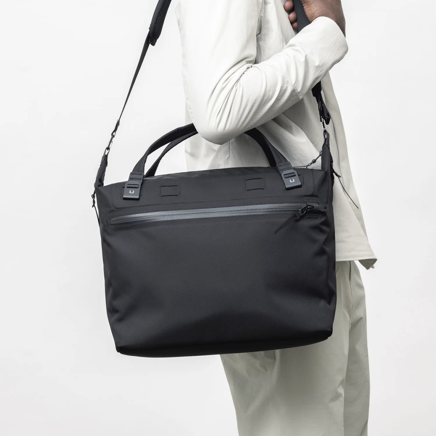 WPT SHLDR Tote Jet Black - 20L