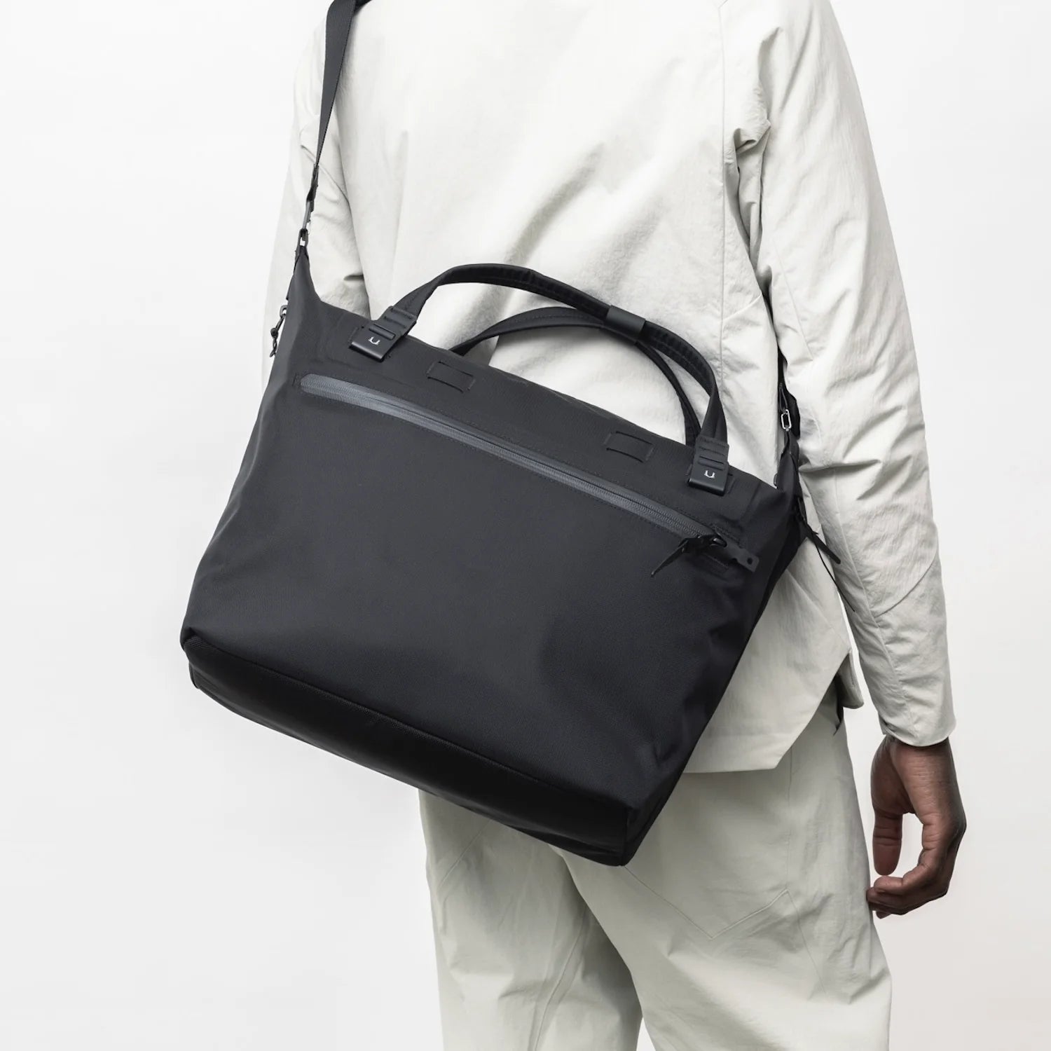 WPT SHLDR Tote Jet Black - 20L