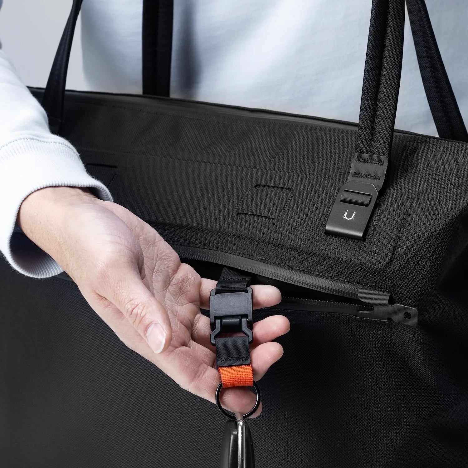 WPT SHLDR Tote Jet Black - 20L