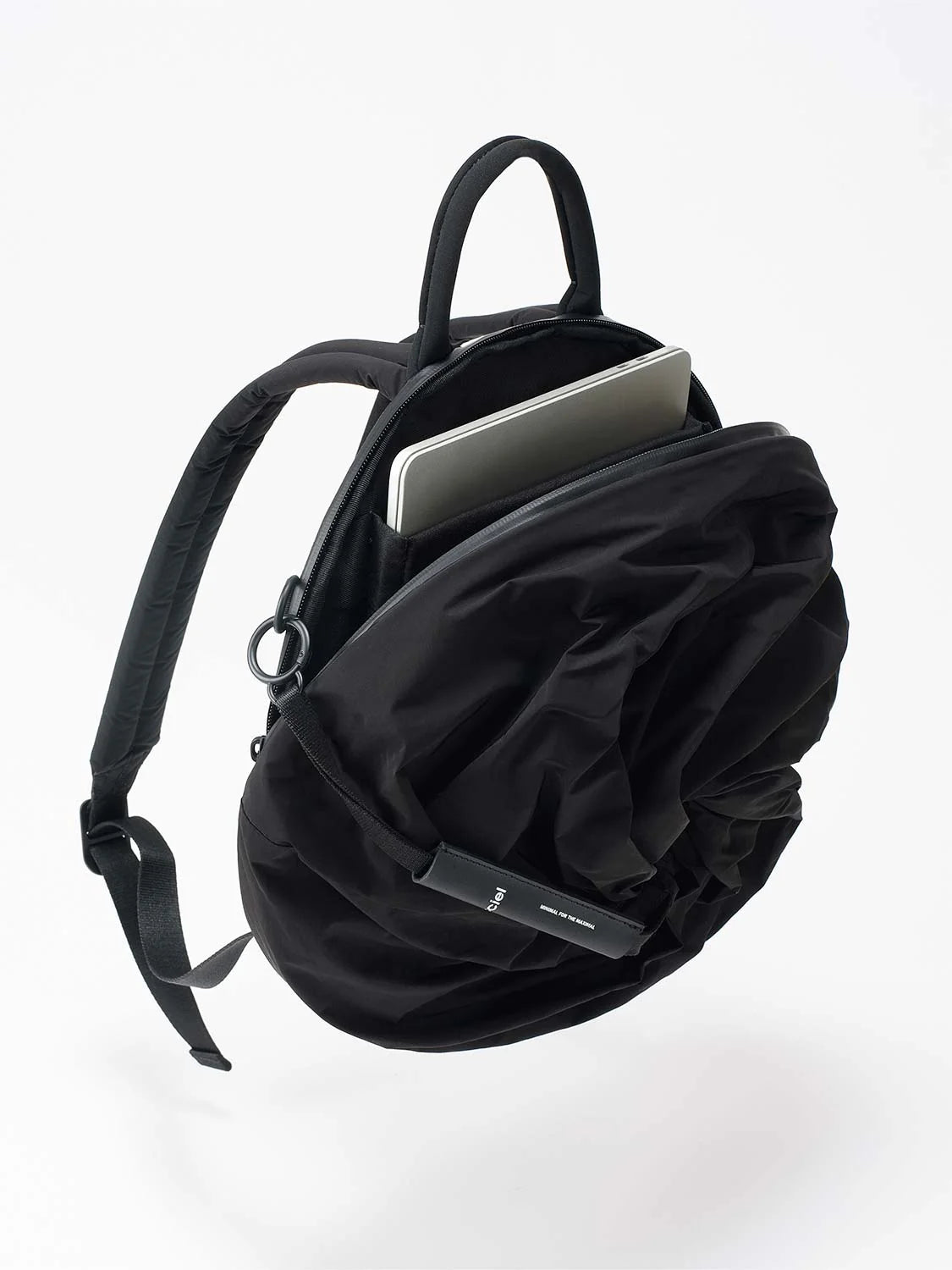 Adria Smooth Black