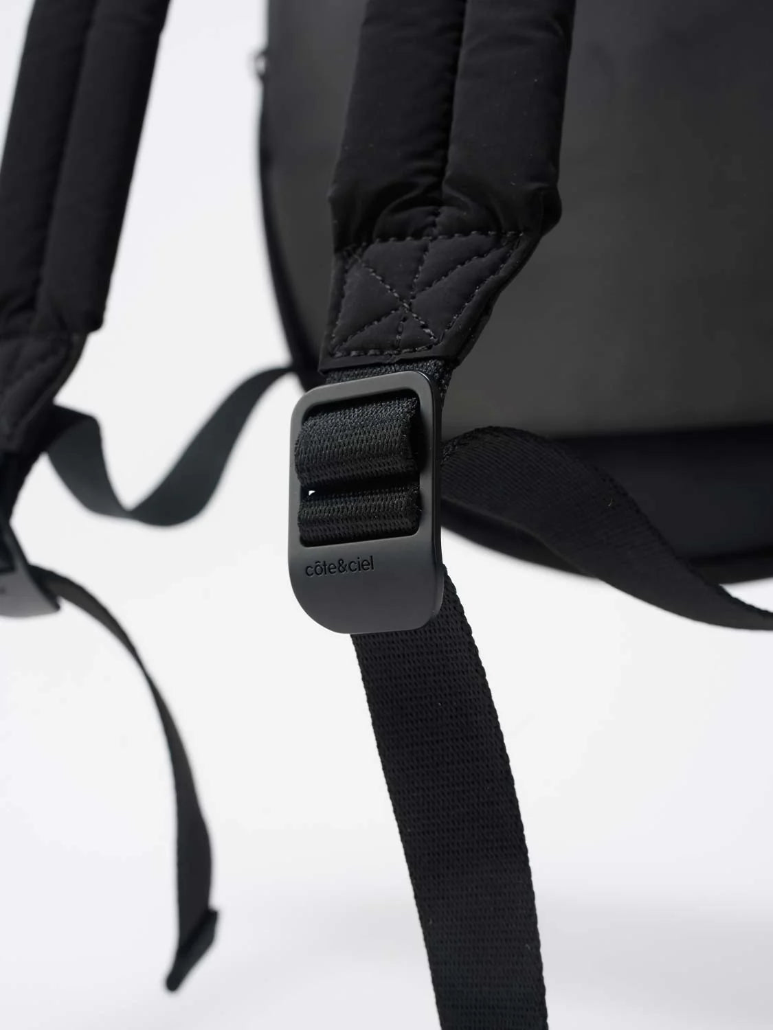 Adria Smooth Black