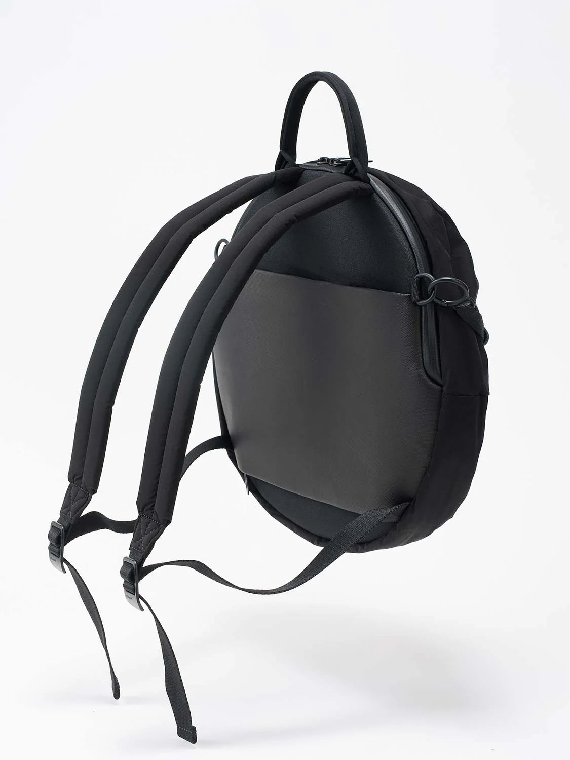 Adria Smooth Black
