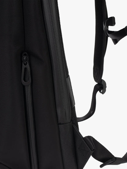 Saru Sleek Black