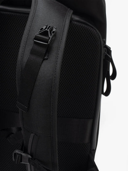Saru Sleek Black