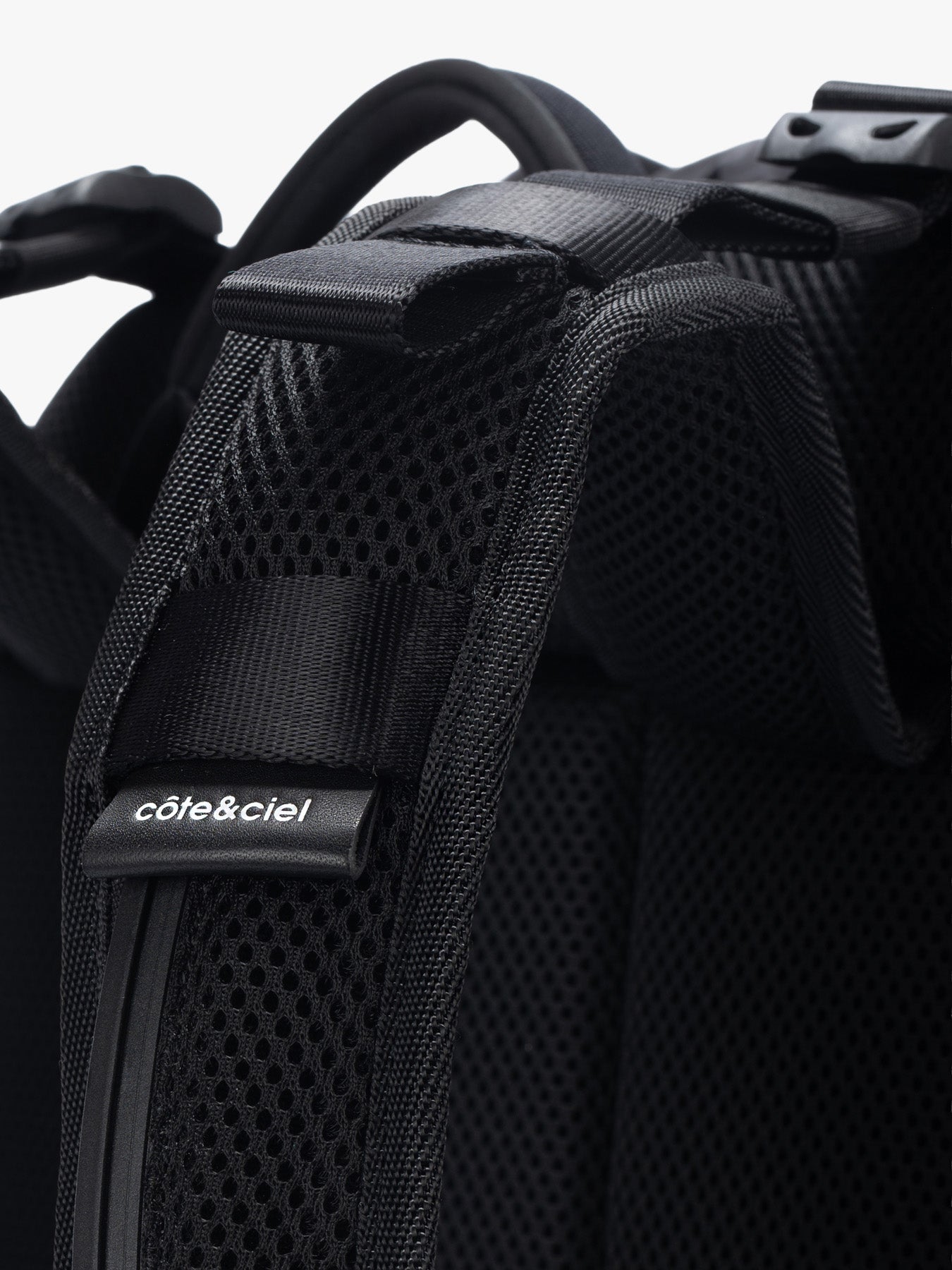 Drava Gathered Black