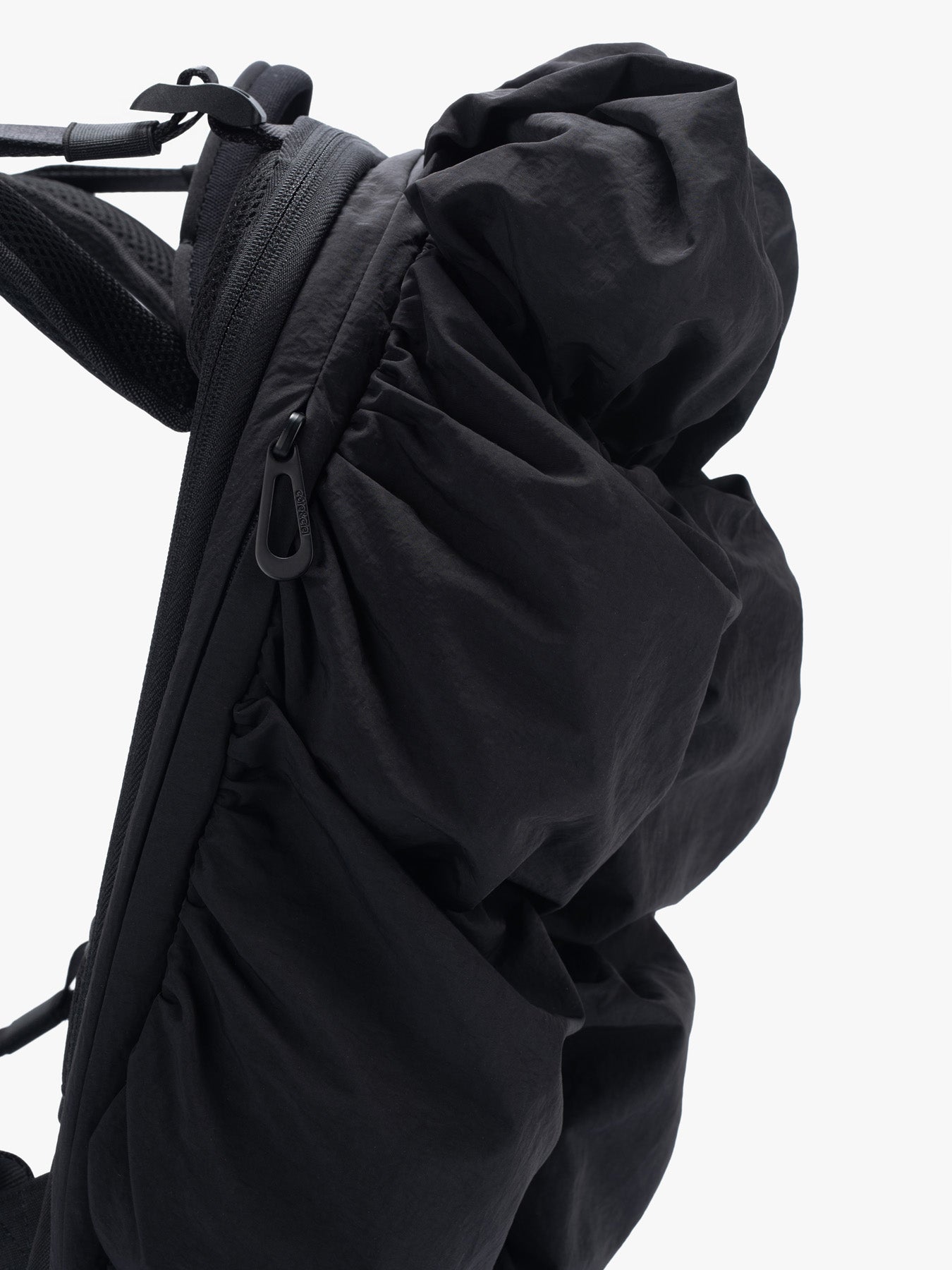 Drava Gathered Black