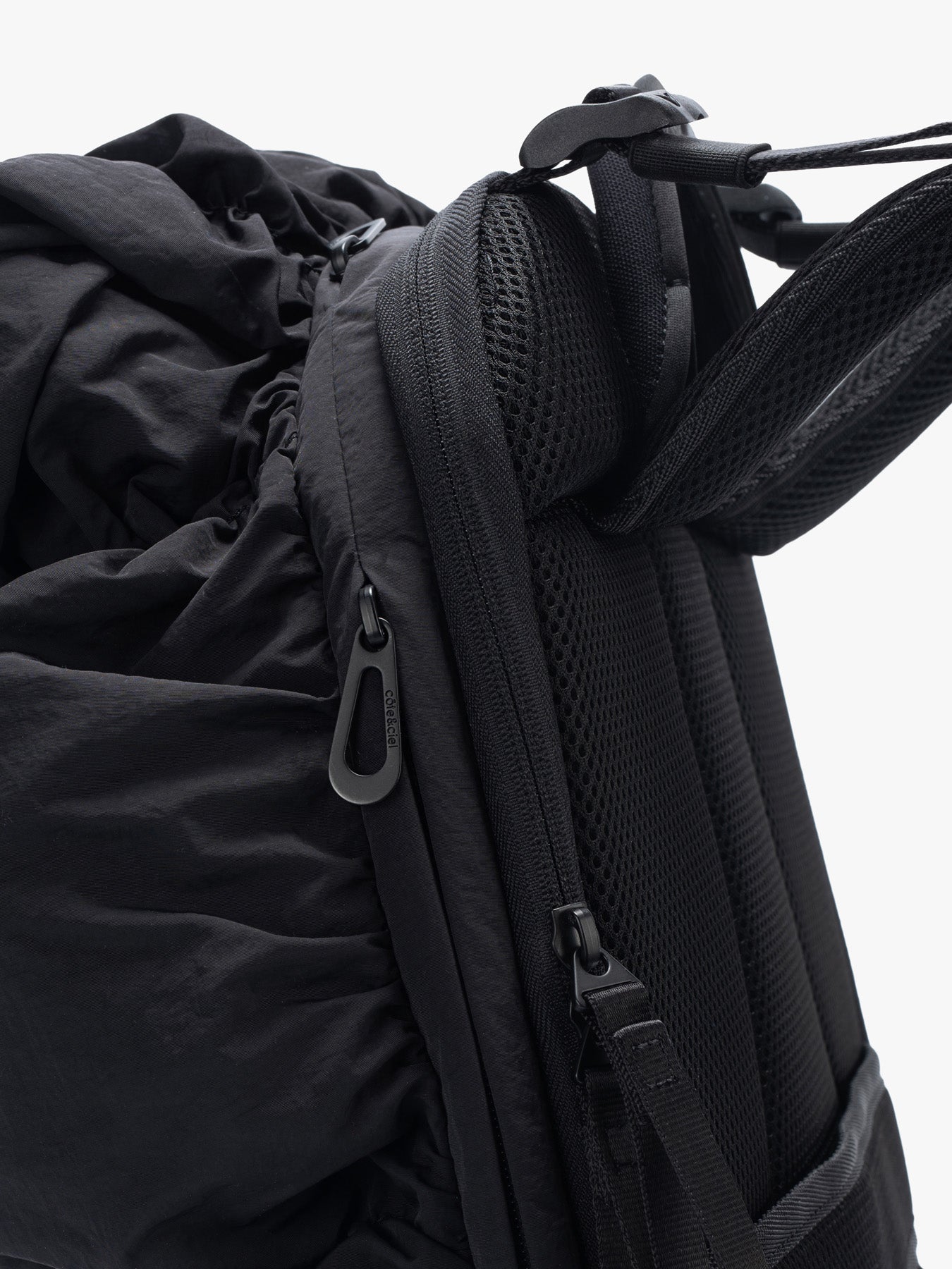 Drava Gathered Black