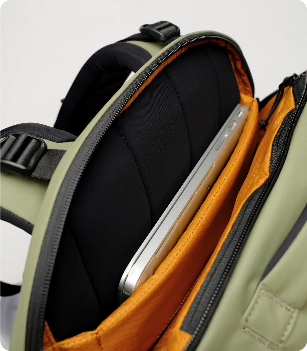 Levo Travel Backpack - 30L
