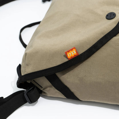 Messenger 9L - Crinkle Nylon