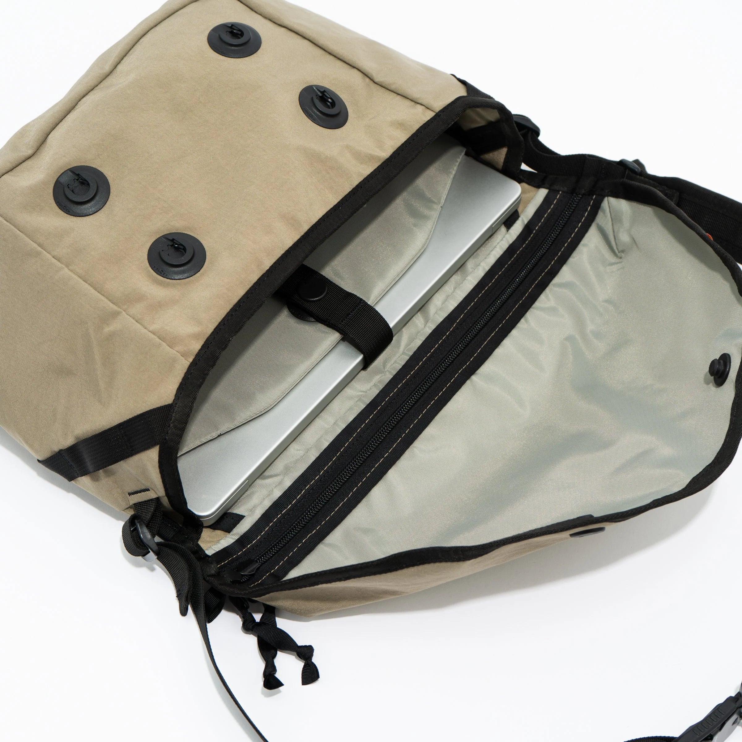 Messenger 9L - Crinkle Nylon