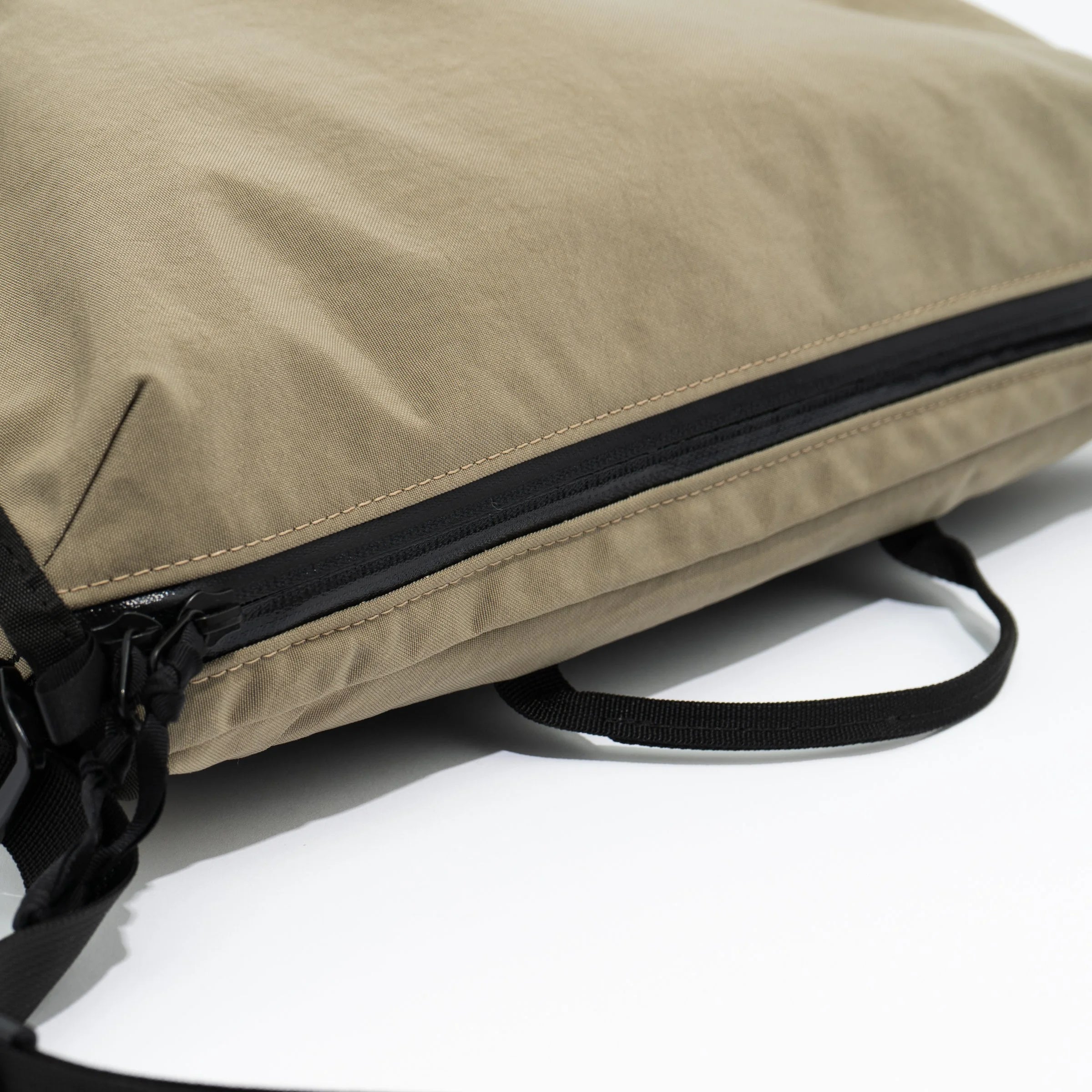 Messenger 9L - Crinkle Nylon